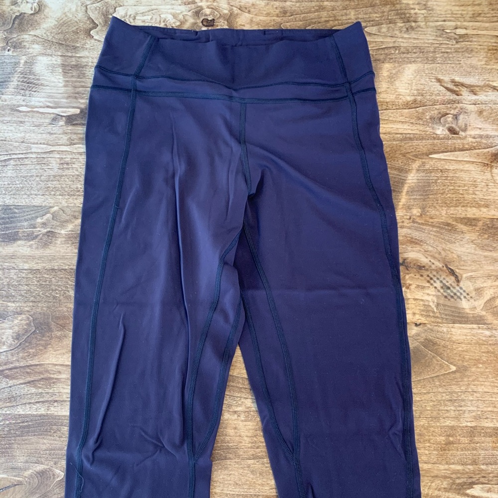 Lululemon navy cropped leggings